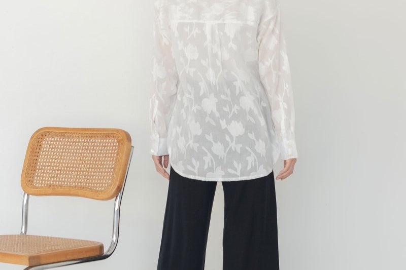 Cocoon Shirt in Floral Appliqué in White - Esse - XS - 