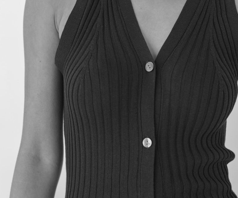 V - Neck Knit Vest in Black - Esse - S - 