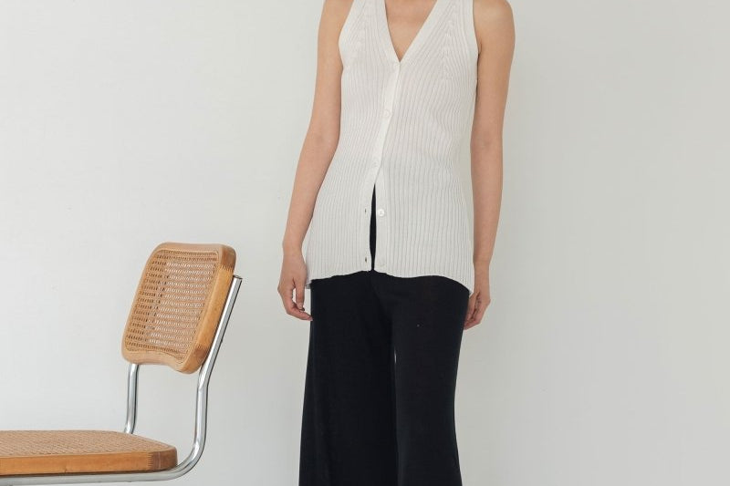 V - Neck Knit Vest in White - Esse - S - 